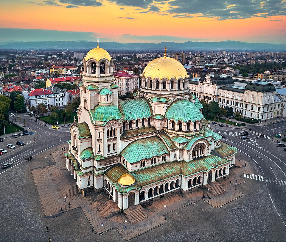 Катедралата Александър Невски - Външна архитектура